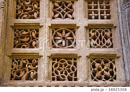 Stone carvings on outer wall of Jami Masjid 38925308