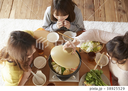 鍋パーティー 女子会の写真素材