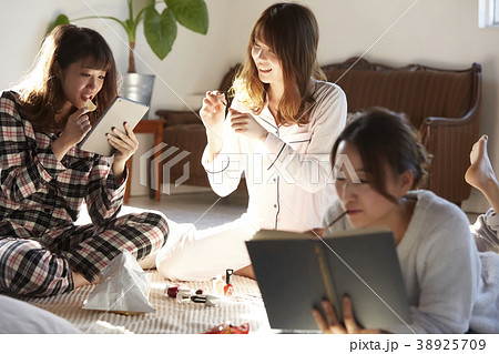 パジャマパーティー　女子会 38925709