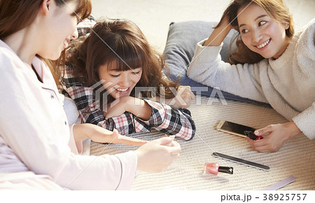 パジャマパーティー　女子会 38925757