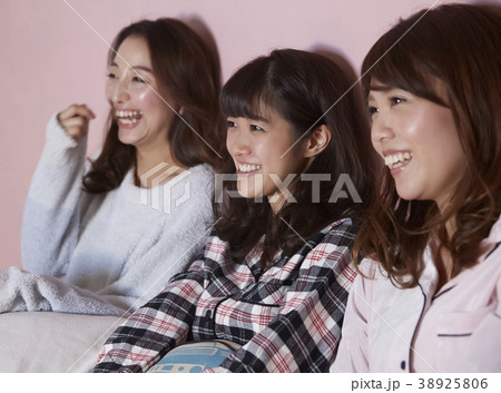 パジャマパーティー 女子会 映画鑑賞 パジャマパーティー 女子会 映画鑑賞 38925806