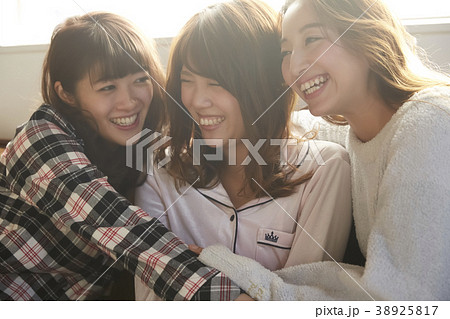 パジャマパーティー　女子会 38925817
