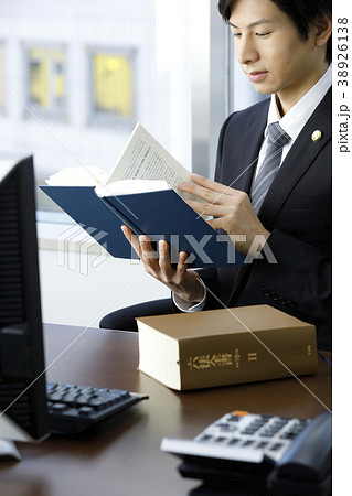 若い弁護士 38926138
