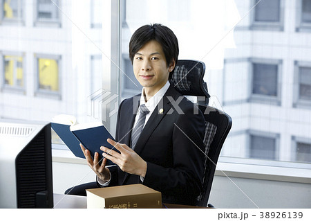 若い弁護士 38926139