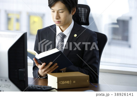 若い弁護士 若い弁護士 38926141