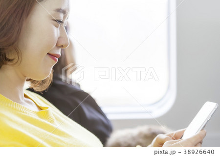 旅行 若い女性 笑顔 38926640