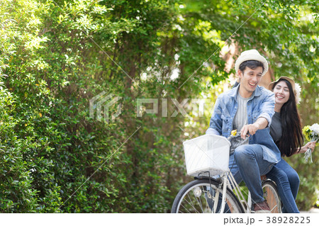 Sweet Love Couple Ride a Bike to Picnic. 38928225