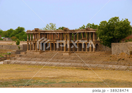 Sarkhej Roza, mosque and tomb complex Sarkhej Roza, mosque and tomb complex 38928474