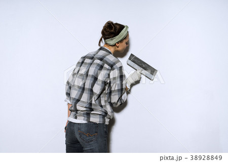 girl lining the walls with a spatula,doing repairs girl lining the walls with a spatula,doing repairs 38928849