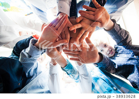 Robust boyhood friendship 38933628