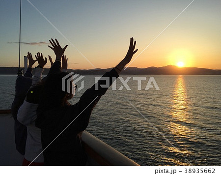 豪華クルーズ船からの朝日(メキシコ) 38935662