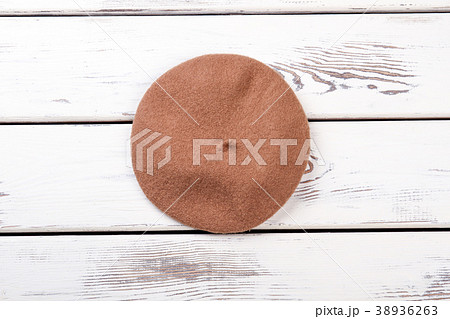 Beige color beret for women. Beige color beret for women. 38936263