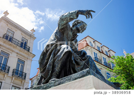 Largo do Chiado Square with statue of Antonio Largo do Chiado Square with statue of Antonio 38936958