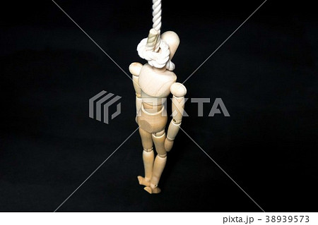 首を吊るデッサン人形 38939573