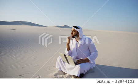 Educated male Muslim Arabian UAE Sheikh architect 38944103