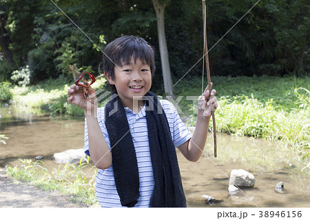 小学生シリーズ ザリガニ釣り 小学生シリーズ ザリガニ釣り 38946156
