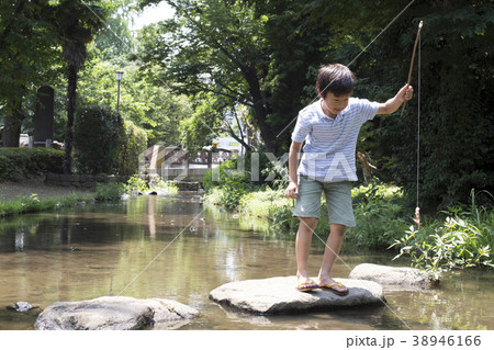 小学生シリーズ　ザリガニ釣り 38946166