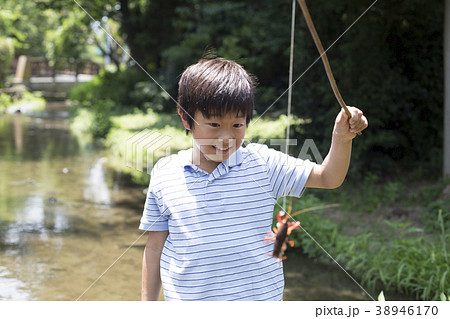 小学生シリーズ　ザリガニ釣り 38946170