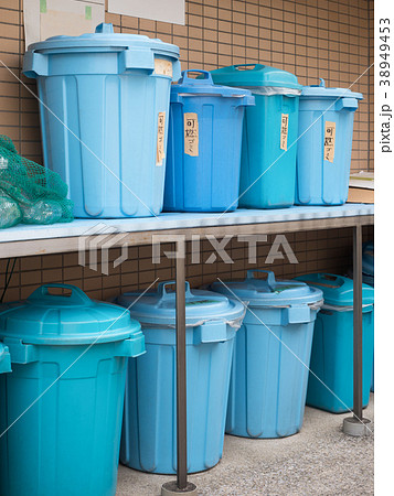 集合住宅のゴミ置き場 38949453