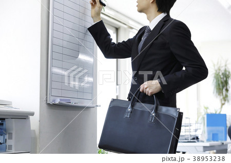若いビジネスマン 38953238