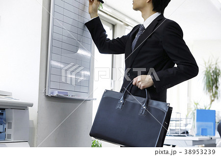 若いビジネスマン 38953239