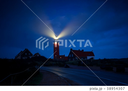 lighthouse lightbeams in night 38954307