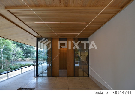 竹中大工道具館 入り口の木製自動扉 竹中大工道具館 入り口の木製自動扉 38954741
