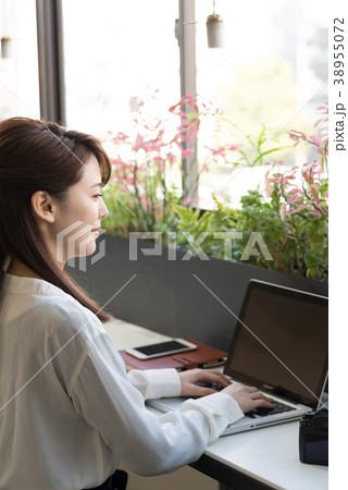 女性ブロガーイメージ 女性ブロガーイメージ 38955072