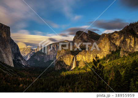 Yosemite Valley and Bridalveil Fall at sunset 38955959