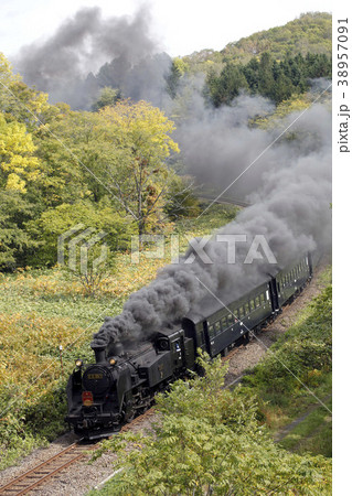 ファンサービスの爆煙でカーブを通過するSLニセコ。2014/9/23 38957091