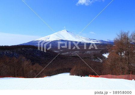 スキー場ゲレンデと浅間山 スキー場ゲレンデと浅間山 38958000