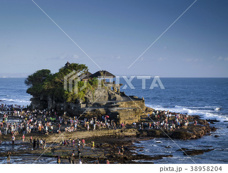 pura tanah lot temple landmark in bali indonesia 38958204