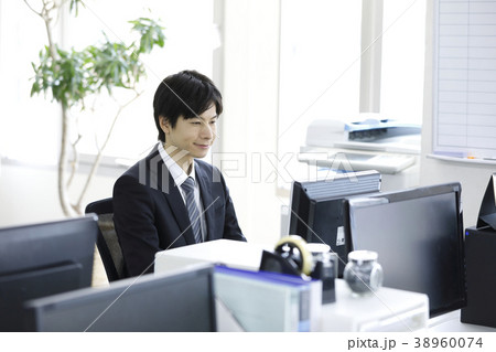 若いビジネスマン 38960074