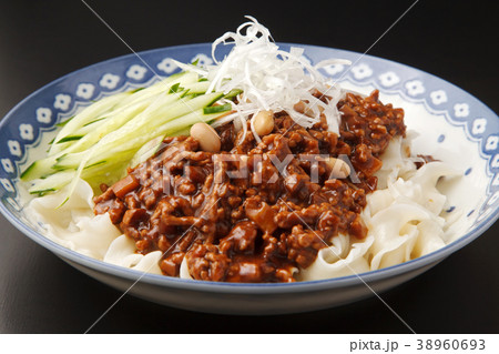 平麺のジャージャー麺 38960693