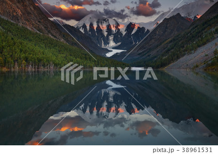 Mountain lake 38961531