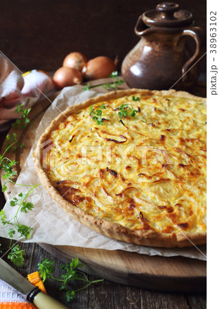 French cuisine: onion creme tart French cuisine: onion creme tart 38963102