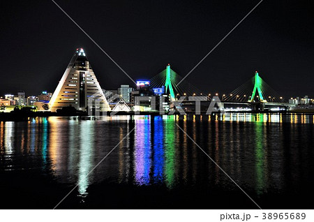 青森港 アスパムと青森ベイブリッジの夜景 青森港 アスパムと青森ベイブリッジの夜景 38965689