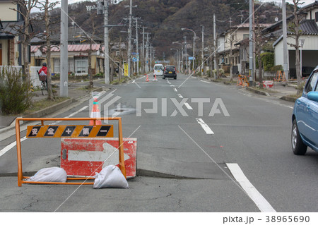 震災で隆起した道路 震災で隆起した道路 38965690