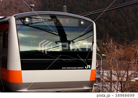 青梅線御嶽駅に入線する奥多摩行電車(2) 38966699