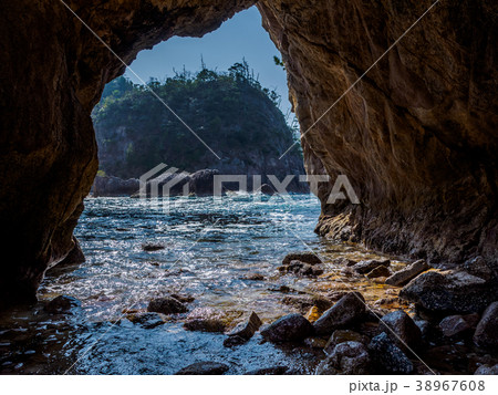 鳥取県の絶景ジオパーク　必見の美しい浦富海岸　山陰海岸国立公園　世界ジオパーク 38967608
