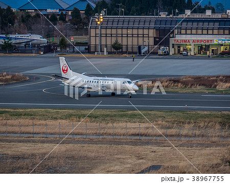 兵庫県のコウノトリ但馬空港の様子　豊岡・伊丹間を運行　運行終了となったサーブ340B機 38967755
