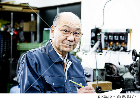 働く高齢者 シルバー人材 働く高齢者 シルバー人材 38968377