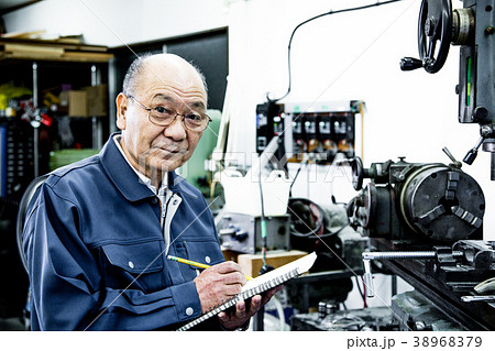 働く高齢者　シルバー人材 38968379