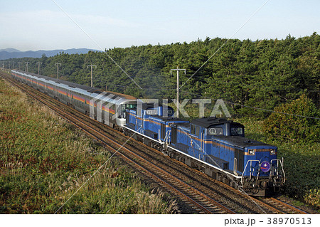 静狩跨線橋から見下ろすDD51牽引カシオペア。2014/9/28 38970513