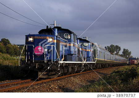 夕日を浴びるトワイライトエクスプレス。2014/9/28 夕日を浴びるトワイライトエクスプレス。2014/9/28 38970737