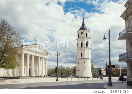 Cathedral square at spring, Vilnius, Lithuania. 38971450
