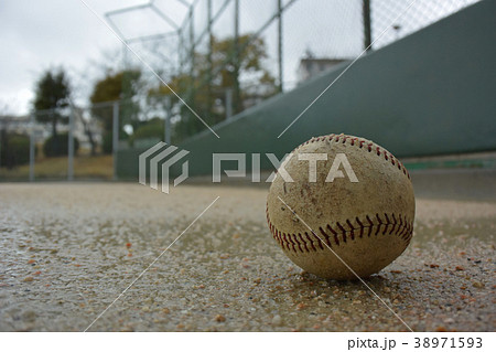 野球 雨の日の写真素材