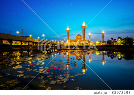 Tengku Ampuan Jemaah Mosque at Bukit Jelutong Tengku Ampuan Jemaah Mosque at Bukit Jelutong 38972293