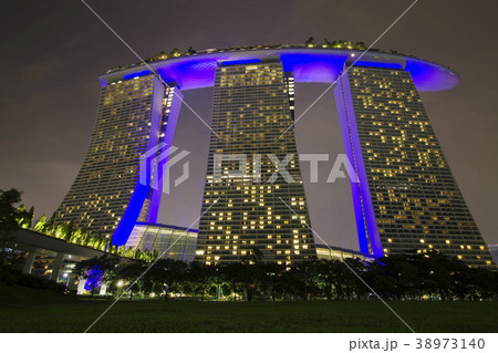 シンガポールのランドマークである高層ビルの写真素材