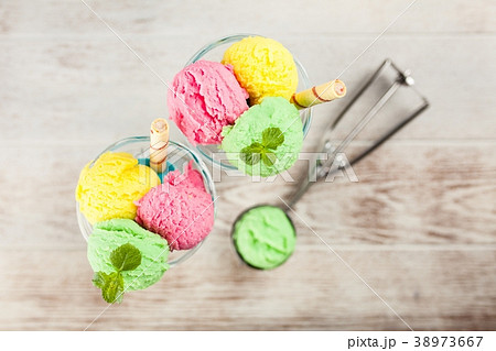 Ice cream vase 38973667